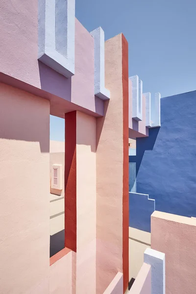 Geometrische Rode Gebouw Ontwerp Rode Muur Manzanera Calpe Spanje — Stockfoto