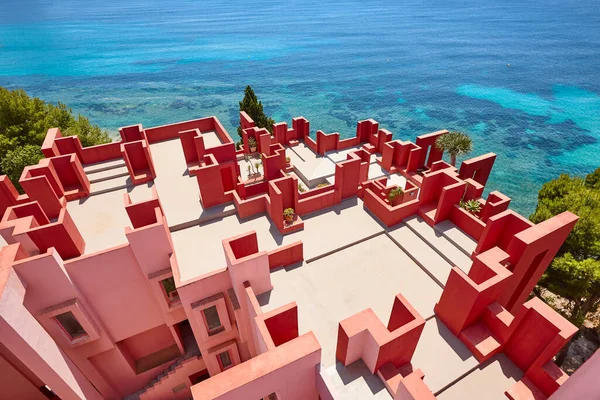 Geometrisches Rotes Gebäude Die Rote Mauer Manzanera Calpe Spanien — Stockfoto