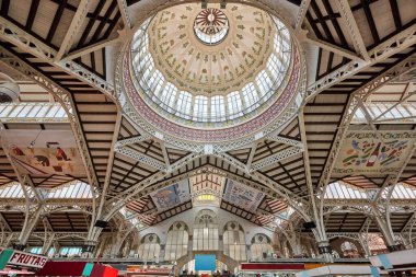 Valencia 'daki merkez markette. Modernizm tarzı. Mimari dönüm noktası. İspanya