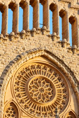 Soller 'daki katedral gül penceresi. Balear Adaları, Mallorca. İspanya