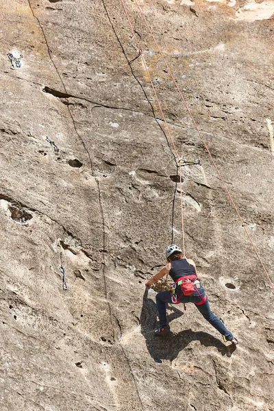 Σκαρφάλωσε Τοίχο Από Γρανίτη Ακραίο Άθλημα Εξωτερική Ορεινή Δραστηριότητα — Φωτογραφία Αρχείου