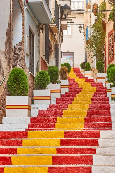 Rua Pedra Pitoresca Com Bandeira Espanhola Calpe Espanha — Fotografia de Stock