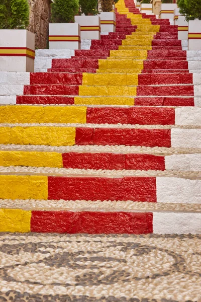 加尔普风景如画的石街 挂满了西班牙国旗 西班牙 — 图库照片