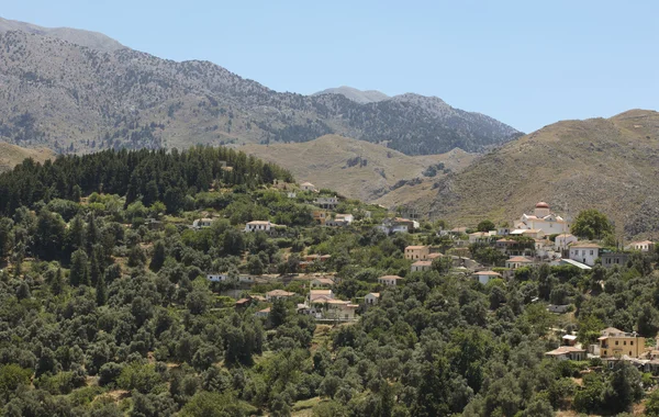 Girit manzara orman ve kilise ile. Lakki — Stok fotoğraf