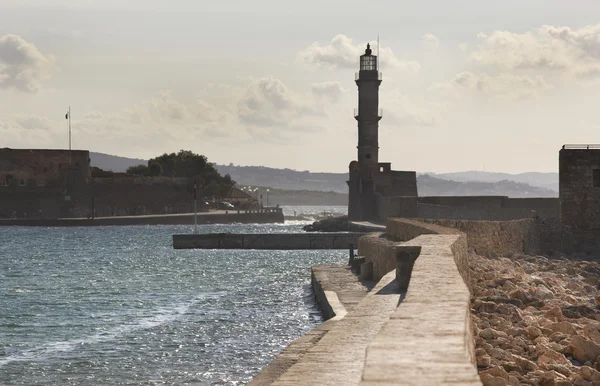 Chania Hafen und venezianischer Leuchtturm. Beton — Stockfoto