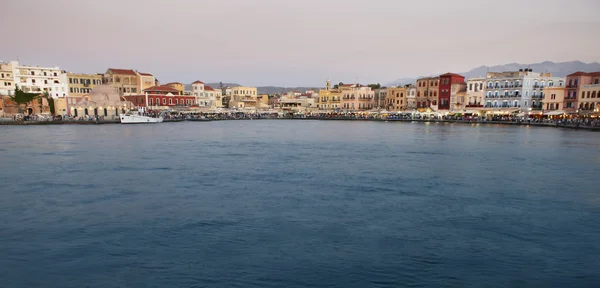 Chania Port mit antiken venezianischen Gebäuden. Beton — Stockfoto