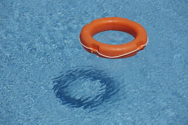 Orange life rings in blue water — Stock Photo, Image