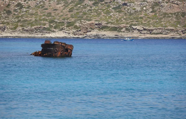 Naufragio y velero en la bahía Imeri Gramvousa. Creta. Países Bajos —  Fotos de Stock