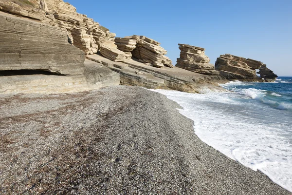 Triopetra kavicsos strand. Földközi-tenger. Görögország — Stock Fotó