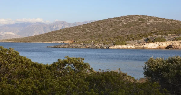 Medelhavets kustlinje på elounda. Kreta. Grekland — Stockfoto