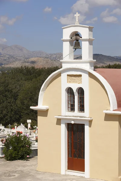 Traditional greek church with graveyard. Crete. Greece — Stock Photo, Image