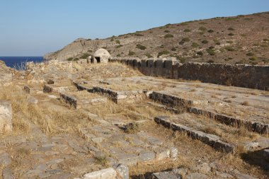 Spinalonga cüzzamlı Girit Elounda yanında mezarlıkta. Yunanistan