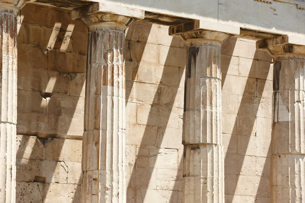 ephesto Atina Tapınağı Dorik sütunlar. Yunanistan