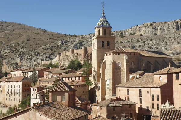 Pittoreska staden i Spanien. katedralen och gamla fästningen. Albar — Stockfoto