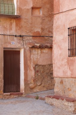 güzel kırmızı alçı cephe albarracin içinde. İspanya