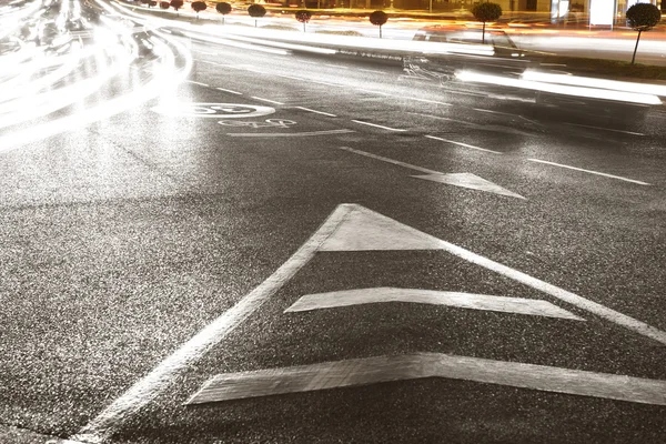 Innenstadt Straße bei Nacht in Madrid. Spanien — Stockfoto