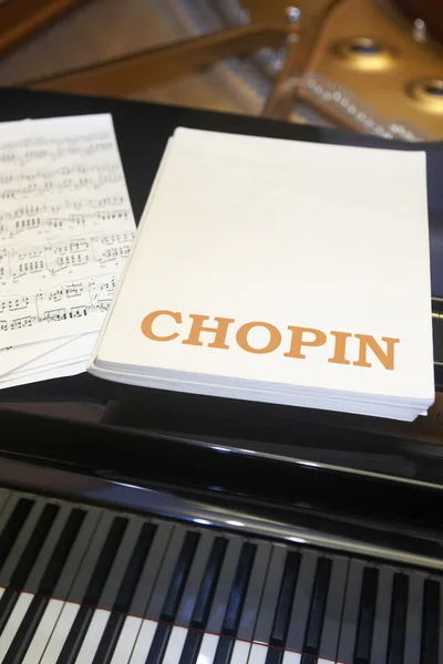 Partition musicale classique Chopin avec piano et fond — Photo