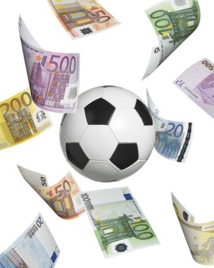 Futbol topuyla euro banknot üzerinde beyaz izole