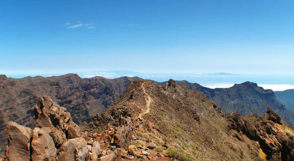 Camino en el paisaje volcánico. España. Canarias. La Palma —  Fotos de Stock