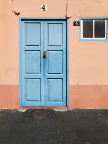 Zardzewiały drewniane drzwi w Hiszpania, Wyspy Kanaryjskie. La Palma — Zdjęcie stockowe