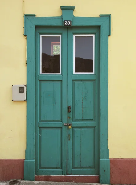 Zardzewiały drewniane drzwi w Hiszpania, Wyspy Kanaryjskie. La Palma — Zdjęcie stockowe