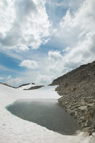 Paisagem assobiador com montanha e lago. Colúmbia britânica. Pode — Fotografia de Stock