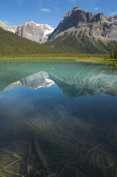 Smaragdové jezero krajina. Britská Kolumbie. Kanada — Stock fotografie