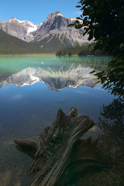 Paisagem do lago Esmeralda. Colúmbia britânica. Canadá — Fotografia de Stock