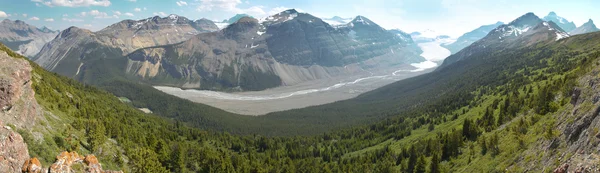 Paisaje panorámico canadiense con glaciar. Icefields Parkway. Al. — Foto de Stock