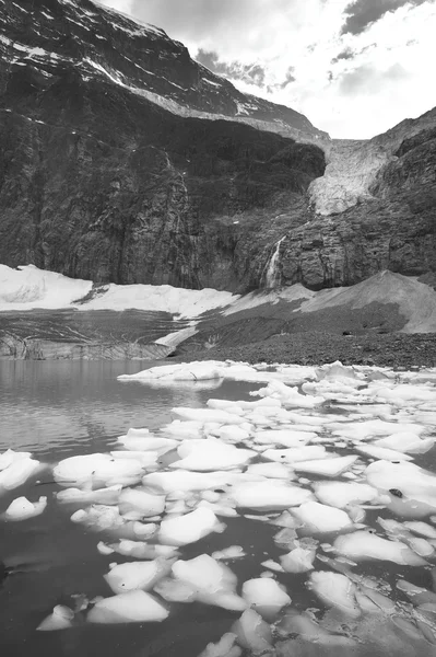 Kanadische Landschaft mit Mount Edith Cavell. Jaspis. alberta. kann — Stockfoto
