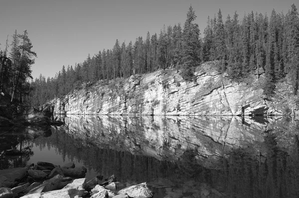 Paysage canadien avec lac et forêt. Jasper. Canada — Photo