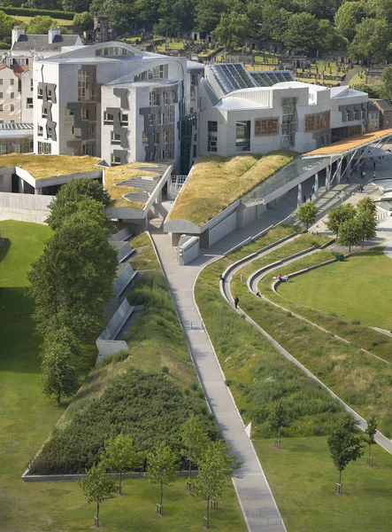 Edinburgh city view with Parliament. Scotland. UK — Stock Photo, Image