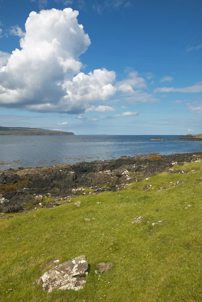 Paisaje costero en la isla de Skye. Escocia. Reino Unido — Foto de Stock