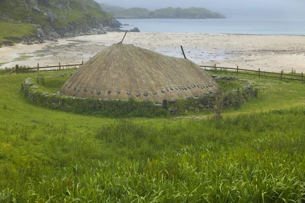 Casa negra tradicional escocesa en la isla de Lewis. Escocia. Reino Unido — Foto de Stock