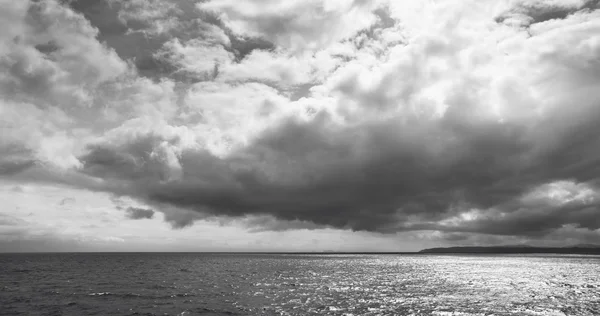 Paisagem escocesa com oceano e céu. Ilha Lewis. Escócia. Reino Unido — Fotografia de Stock