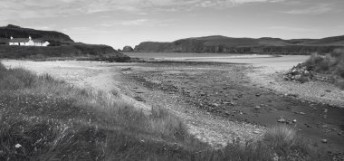 İskoç manzara plaj ve akışı ile. Highlands. İskoçya