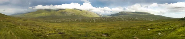 Panoramautsikt över skotska landskap med moorland och bergen i hög — Stockfoto