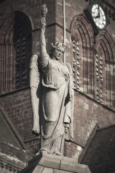Женская статуя ангела в Киркланде. Оркни. Шотландия. UK — стоковое фото