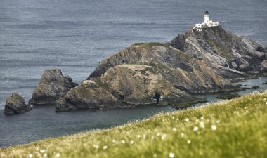 İskoç kıyı şeridi manzara Shetland Adaları deniz feneri ile