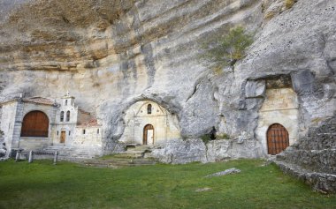Eski Şapel bir mağarada. Ojos de Guarena. Burgos. İspanya