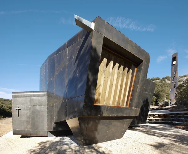 Moderna cappella in legno e metallo. San Olav. Covarrubias. Spagna — Foto Stock