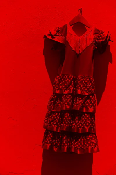 フラメンコ ドレス アンダルシアの壁に掛かっています。スペイン — ストック写真