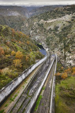 Baraj İspanya, yatay. La Almendra. Arribes del Duero