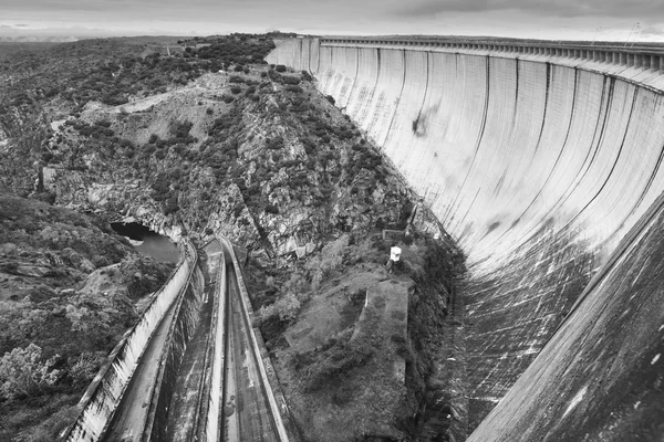 大坝在西班牙的景观。拉阿尔。Arribes 德尔杜 — 图库照片