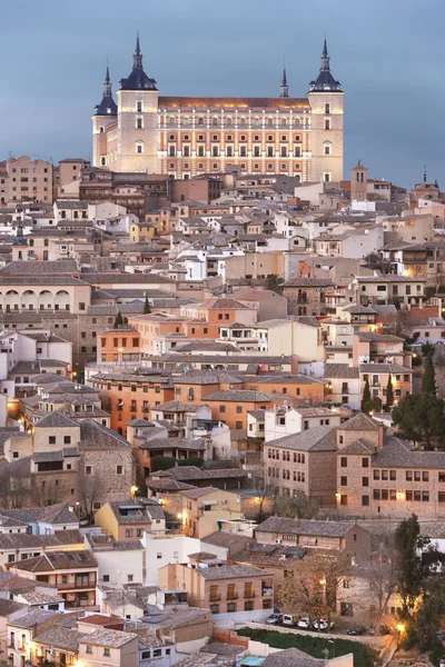 Toledo panorama pohled při západu slunce s alcazar. Španělsko — Stock fotografie
