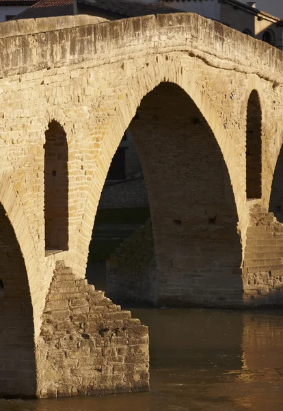 在奥尔德马雷纳的罗马式石桥细节。西班牙纳瓦拉 — 图库照片