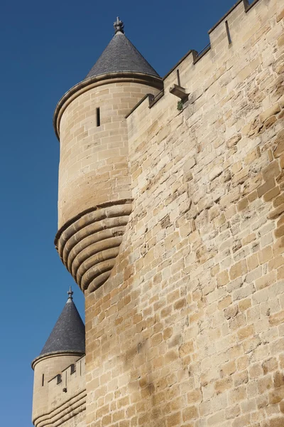 Detalle de almenas de castillo antiguo en Olite, Navarra. España — Foto de Stock