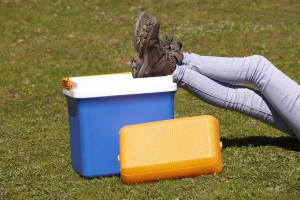 Picnic cooler in the grass and trekking boots in Spain — Stock Photo, Image