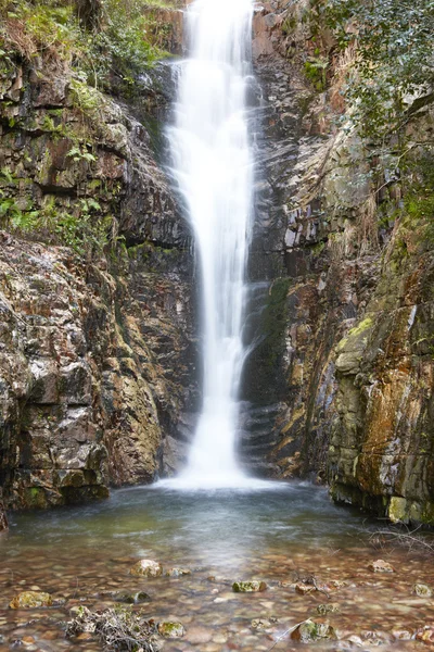 Пейзаж с водопадом в Cabaneros. Эль-Чорро — стоковое фото