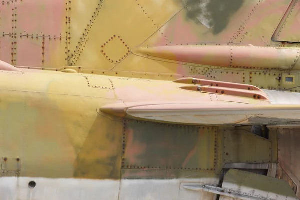 Fighter uçak paslı gövde ayrıntılı — Stok fotoğraf
